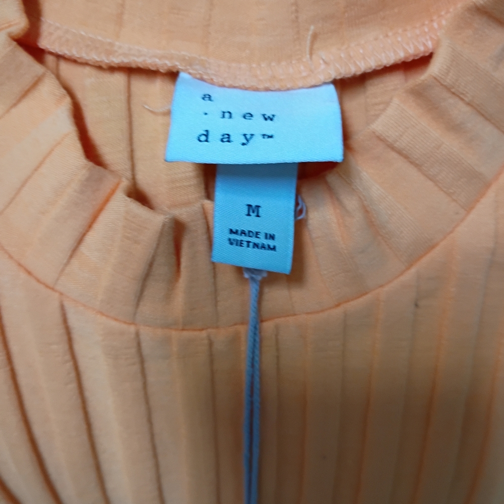 NWT Peach Ribbed Tank - Picture 2 of 2